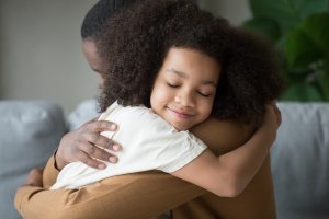 child hugs her father who is a single parent in Scotch Plaines, NJ and gets parenting counseling at Brave minds psychological services