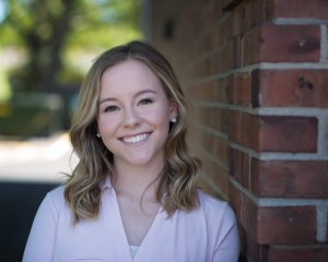 Lisa smiles for a headshot. She is an emdr therapist in Scotch Plains, NJ who offers trauma therapy in Branchburg, NJ and other services. Search for EMDR therapy near me today for support. 