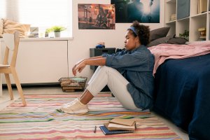 Image of a BIPOC teen looking upset. Do you need parenting advice on how to support your teen? Get help from a teen counselor in Scotch Plains, NJ 07033. Reach out for parenting help so you can support your teen. Call today!