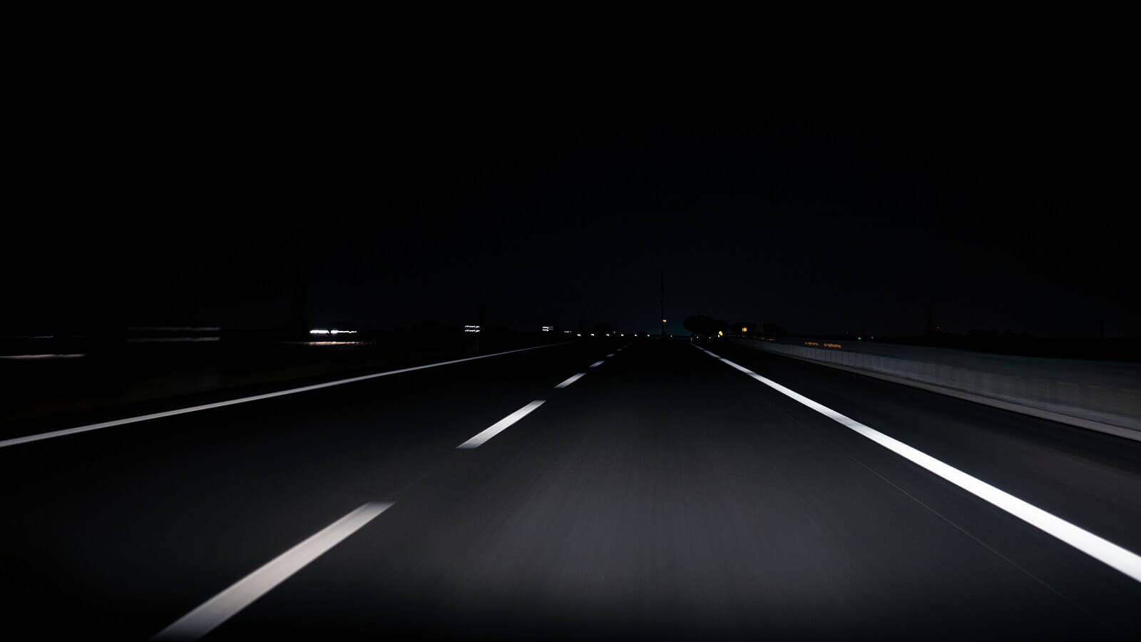 Dark road in the middle of the night. Driving anxiety treatment in Cranford, NJ can help you thrive.