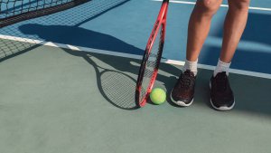 A close up of a person holding a tennis racket. This could represent burnout that online therapy for college students in New Jersey can help you overcome. Learn more about online therapy for teens and the support counseling for teens in Scotch Plains, NJ can offer. 