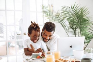 Father and child enjoying allergen-free breakfast in Branchburg, demonstrating stress-free mealtime practices that grandparents can learn to reduce their grandchild's food allergy anxiety