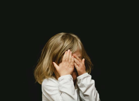 Child showing signs of anxiety and emotional distress related to school challenges in Scotch Plains. Serving Scotch Plains families with compassionate support for back-to-school anxiety and emotional wellness.